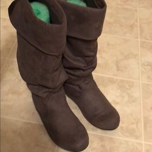 SO Grey Boots Women’s Size 7
